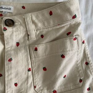 Madewell Strawberry Cream High rise shorts